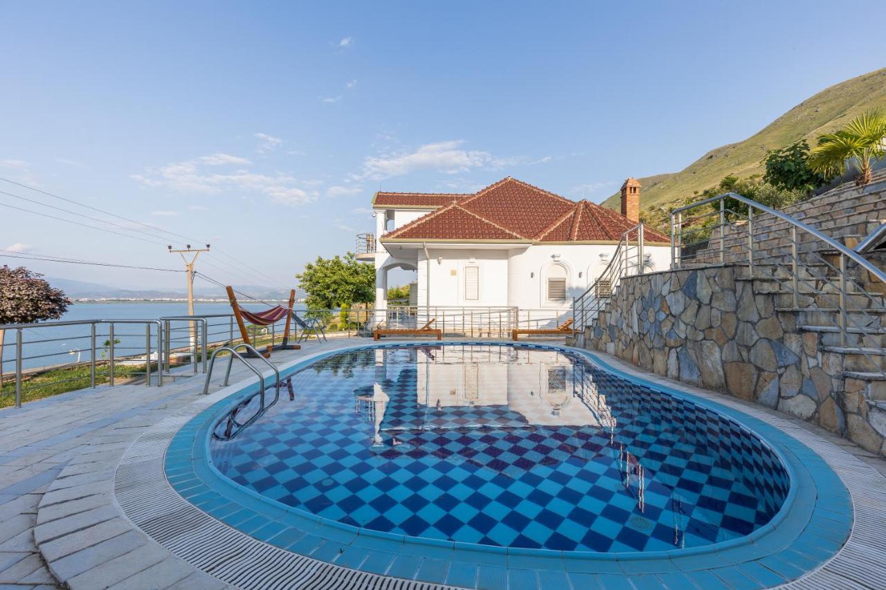 Villa The